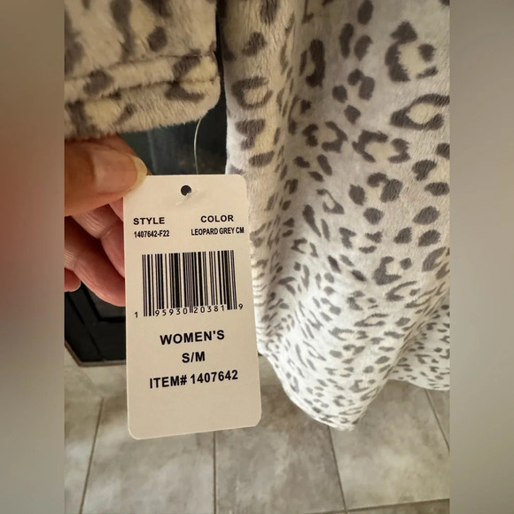 32 DEGREES Heat Women's Hooded Cozy Plush Sleep Lounger S/M Leopard Grey NWT - Picture 4 of 7
